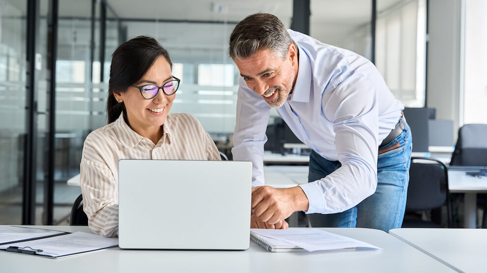 Efficient Effective Client Management Wepioneer - Modern Retina Dark Pictures | Free Download